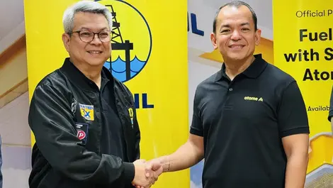 Jayvee dela fuente  vice president for corporate and consumer marketing  seaoil philippines and christian quiros  president and general manager of atome philippines at the mou signing.